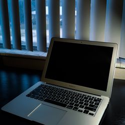 MacBook Air 13-inch 2017