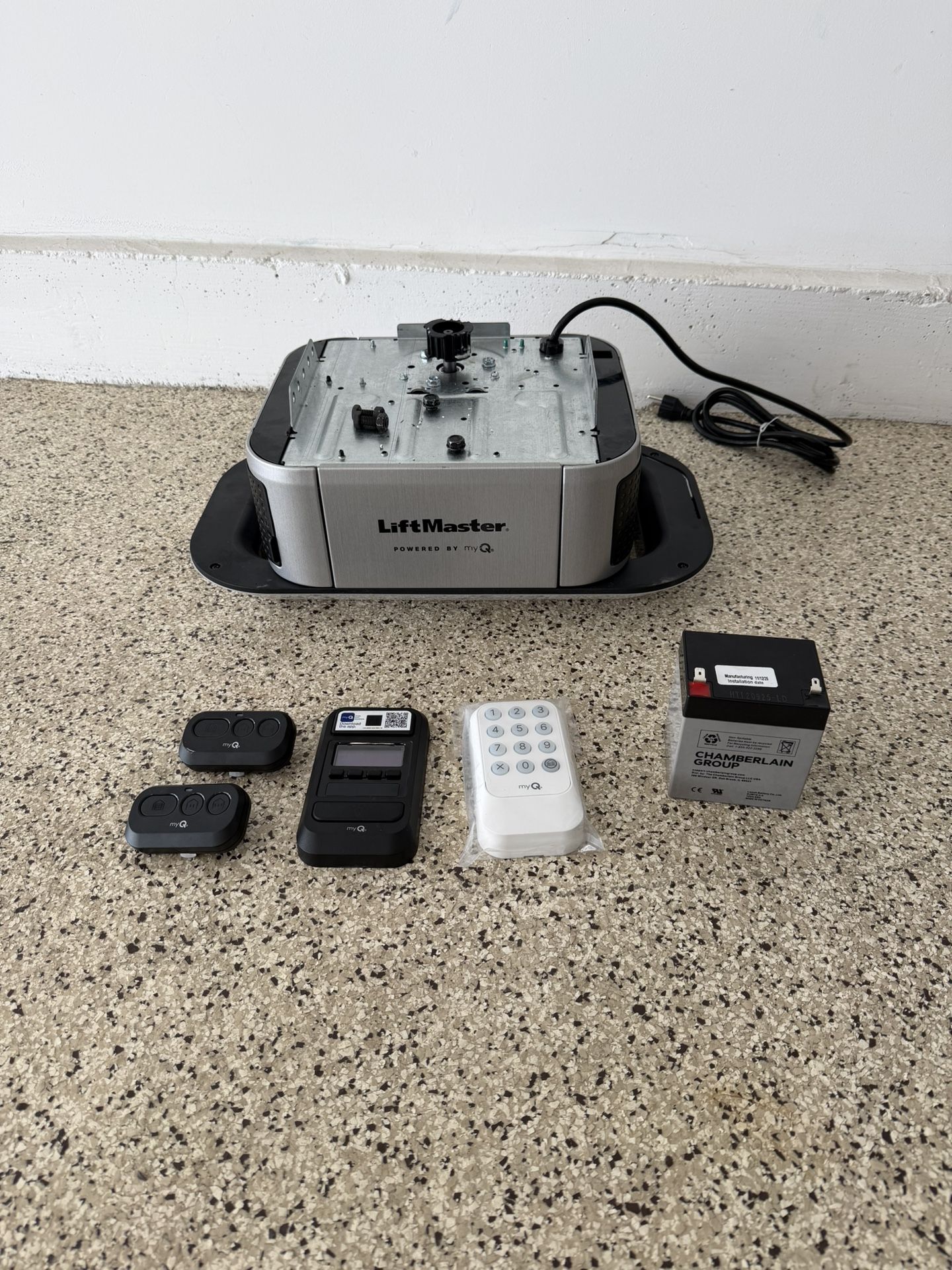 LiftMaster 6690L w/ Included Accessories