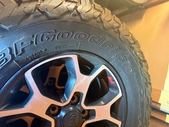 5 Jeep Rubicon Wheels & BFGoodrich KO2 33” Tires – $900 OBO