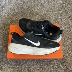 Nike Vomero 18 Running Men Size 8