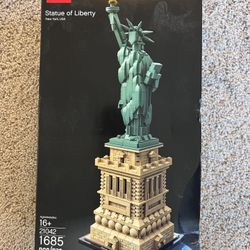 Lego Architecture Statue of Liberty (21042) ~ New in Sealed Box