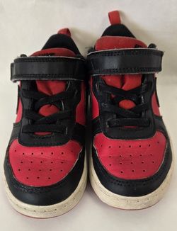 Children's Jordan Mid Retro Colorway Sneaker SZ 9