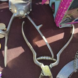 Vintage Manual Clippers Shavers. Great Display Item. Barber Shop