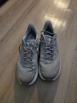 Hoka mens size 13D  Clifton 10 gd cond