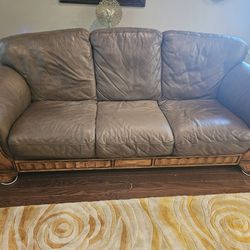 Gorgeous Leather Sofa!!!!