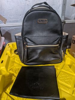 Itsy Ritzy Black Diaper Backpack 