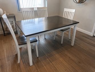Dining Table + 4 Chairs – Great Condition