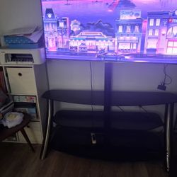 Smart TV With Entertainment Center 