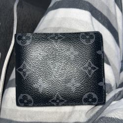 Luis Vuitton wallet