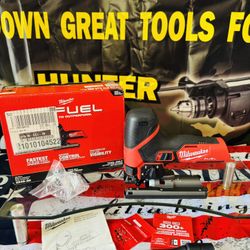 LIKE NEW !! OPEN BOX NEVER USED !! MILWAUKEE M12 FUEL JIG SAW . COMPLETE EITH ACCESSORIES … (TOOL ONLY) 