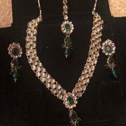 Beautiful green kundan necklace set