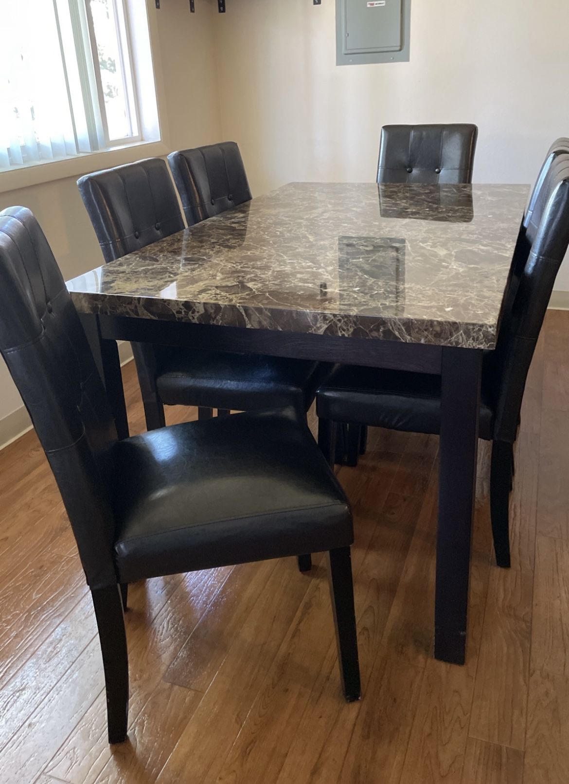 Kitchen/ Dining Table With 6 Chairs 