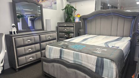 Beautiful 5pc Bedroom Furniture Set $999