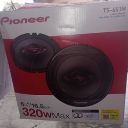 Two Pioneer Car Speakers An Two Blue Tooth Speakers. All For $25 Cash 