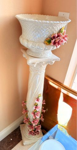 Mid Century Italian Pedestal Stand