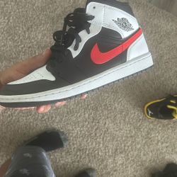 Men’s Jordan 1 Mid Size 8.5