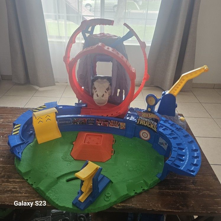 Monster Truck T Rex. Volcano Arena Playset