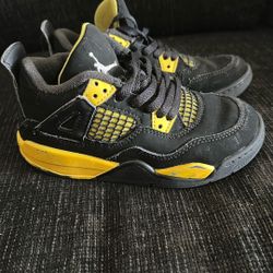 Jordan 4 Retro “Thunder’