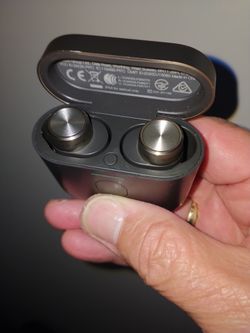 BOWERS & WILKINS  HIGH END EAR BUDS