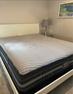 Beauty rest hybrid plus...  Adjustable cal king bed with mattress included used couple of times only no damages  still like new conditions  very good 