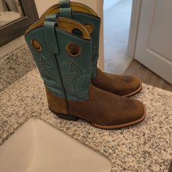 Cowboy Boots Unisex Size 5.  15$