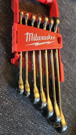 7pc Milwaukee Ratcheting Wrench set
