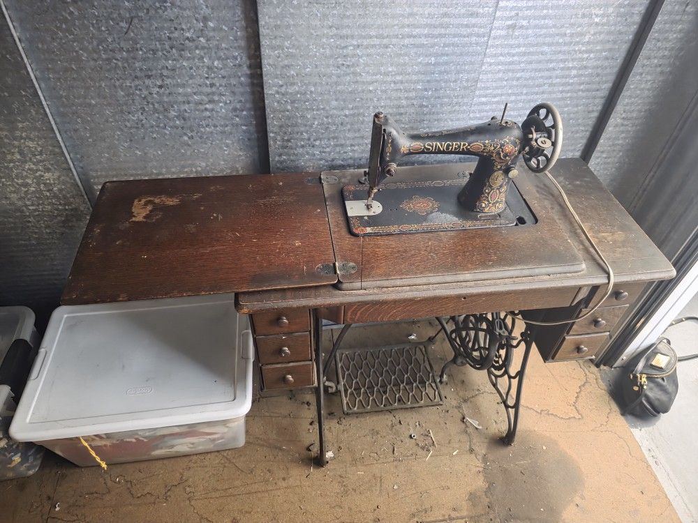 Singer Sewing Machine