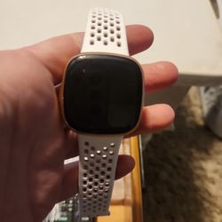 Fitbit VERSA (2)