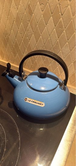 Le Creuset Enamel Stovetop Whistling Kettle