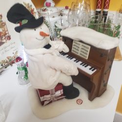 Frosty The Snowman Playing Piano