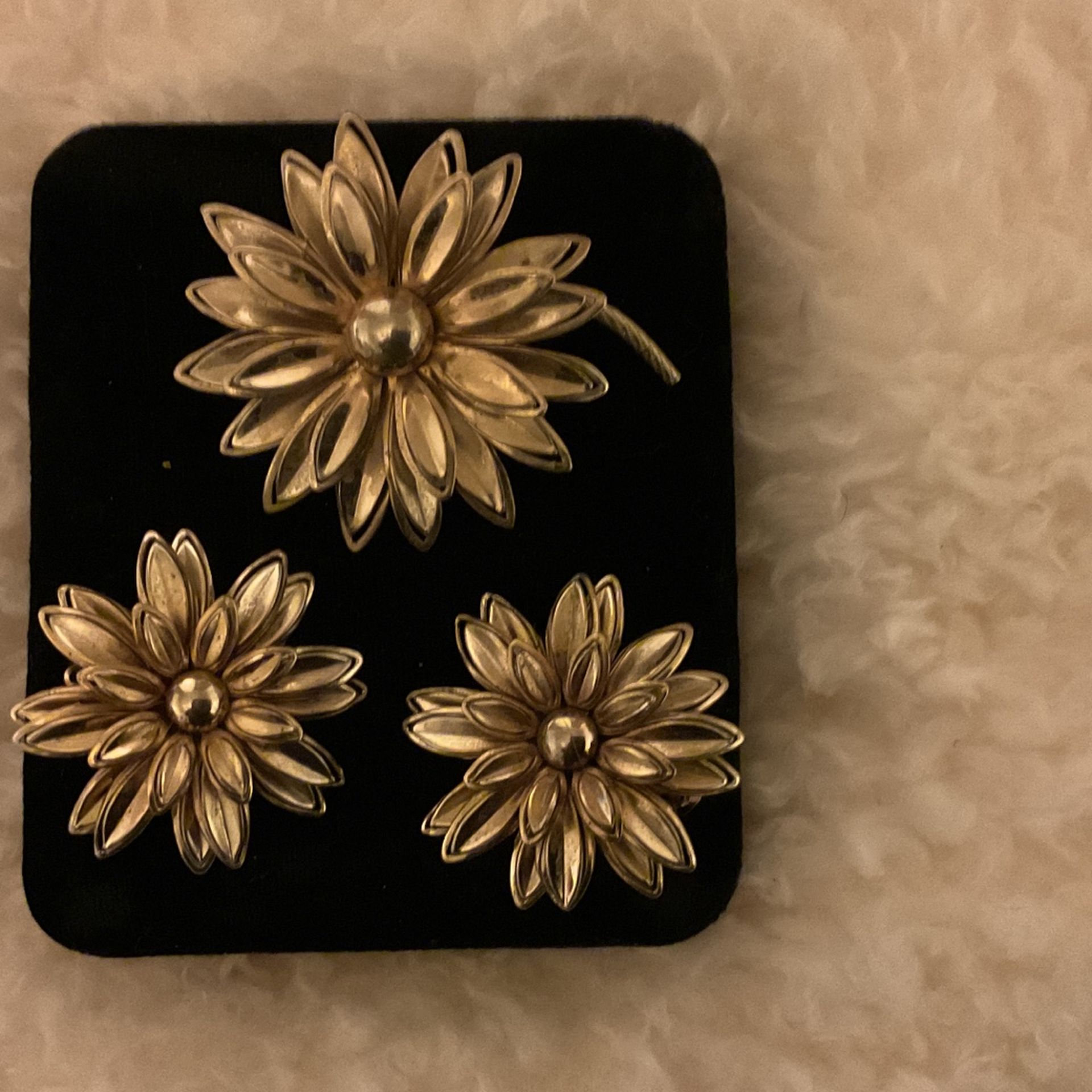 Vintage Goldtone Flower Brooch W/matching Clip On Earrings