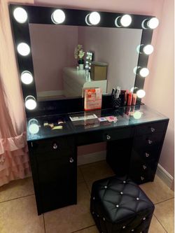 Makeup vanity