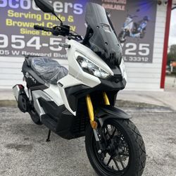 🛴⚡ Electric or Gas — which one fits your vibe?