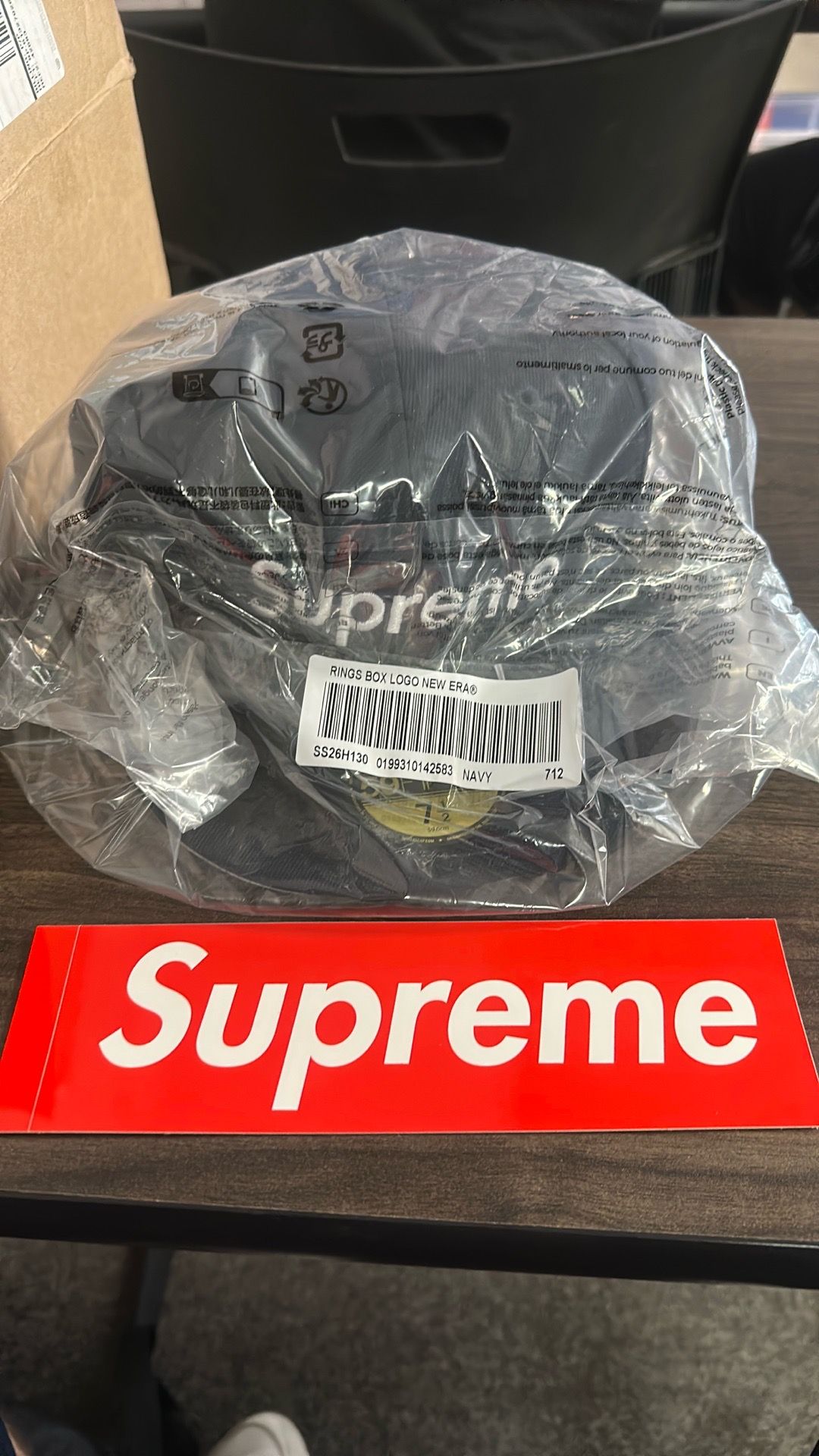 Supreme rings box logo New Era hat