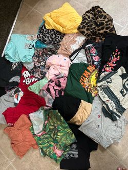 PLUS SIZE WOMEN SHIRTS / HAVE SOME MEN SHIRTS TOO BUT DIDN’T TAKE A PIC TAKE ALL FOR 10$