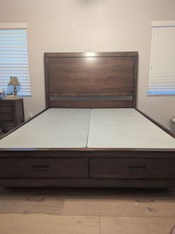 Jerome’s California King Storage Bed – 2 Drawers
