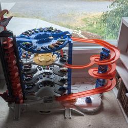 Hot Wheels Ultimate Garage W/ 100 Cars! 