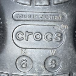 Crocs M6 W8