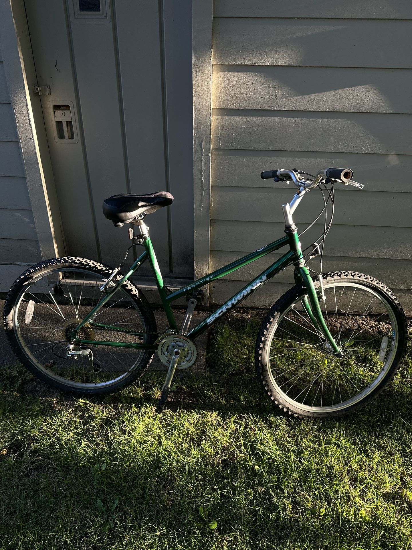 Schwinn Frontier Women’s Bike 20 Inch Green