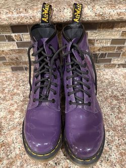Ladies Women’s size 8 purple Doc Martins Martin 8 hole Patent Leather Boots