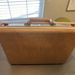 Vintage Brown Samsonite briefcase