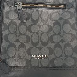 coach graham pack in signature canvas