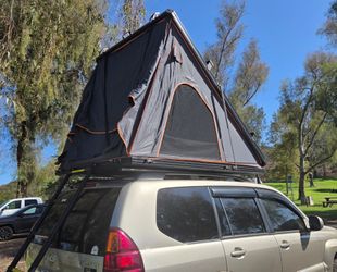 Clam shell SUV/Car roof top tent