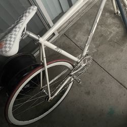 Lager premium Road Bike/ pick up only