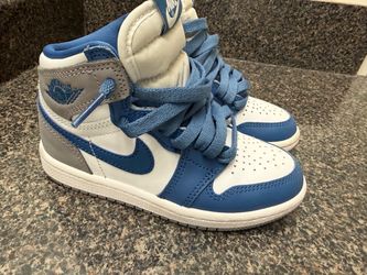 Boys Air Jordan one retro high OG true blue . Size 11C