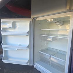 Fridge Kenmore 18 CuFt