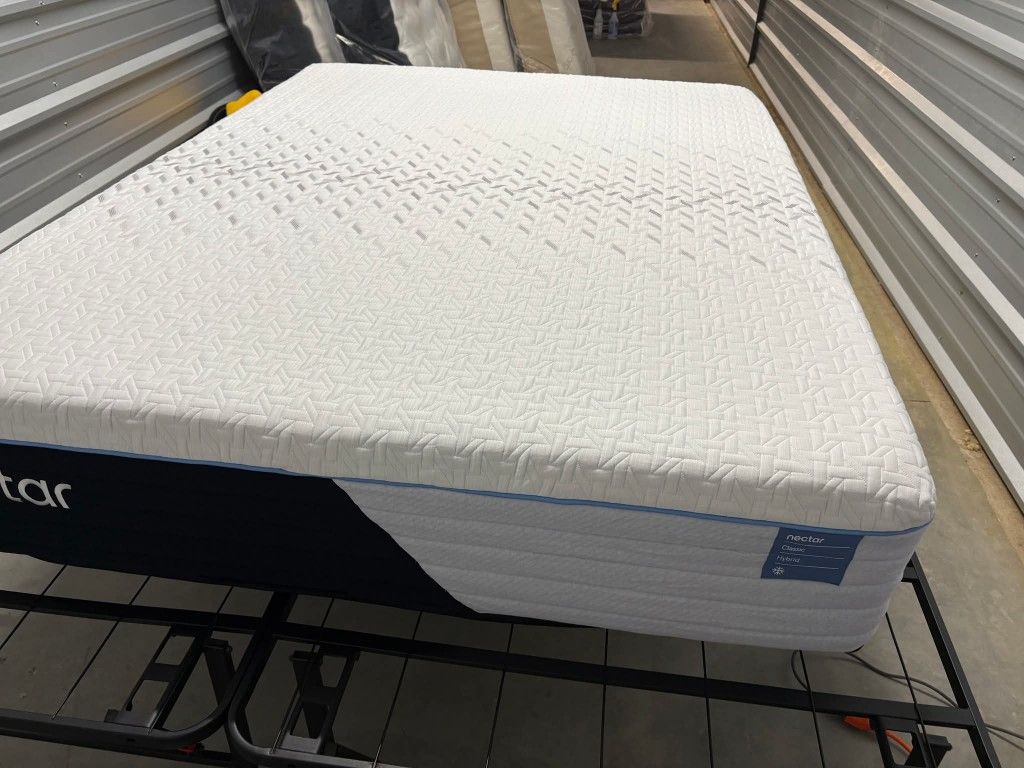Excellent Condition Nectar Hybrid Queen Mattress