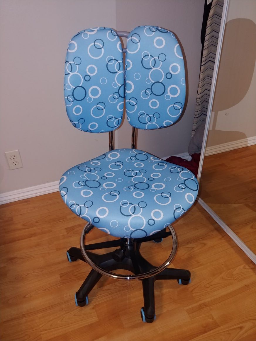 Ergonomic Adjustable Swivel Study Kids Chair w/ Footres