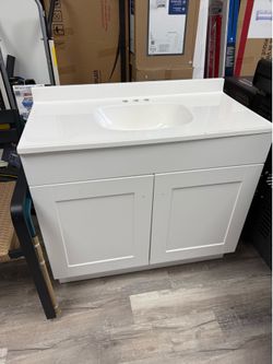 Dover 36-in True White Single Sink Bathroom Vanity with White Cultured Marble Top