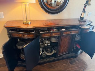 Hooker buffet, excellent condition